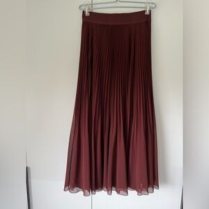 Aritzia Twirl Pleated Skirt in Spicy Burgundy